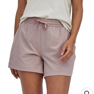 NWT Patagonia Fleetwith Shorts Stingray Mauve Large